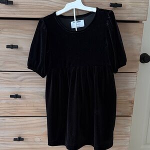 Old Navy Girls’ black velvet dress/ size small/ 6-7